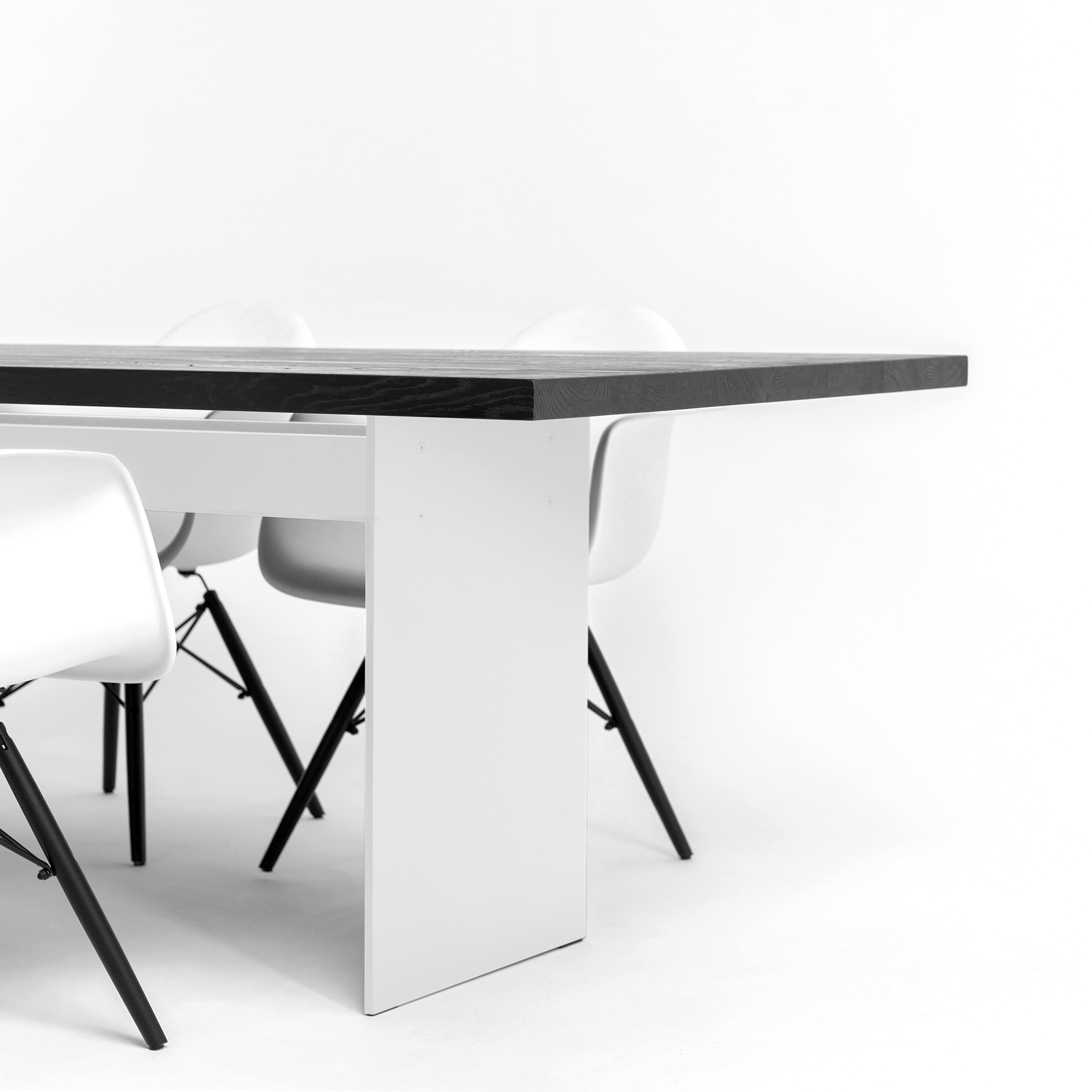 FORM EXCLUSIVE // FYNN - DINING TABLE | GERMAN OAK | BLACK CARED - 180CM X 90CM X 4CM - SLEEK WHITE