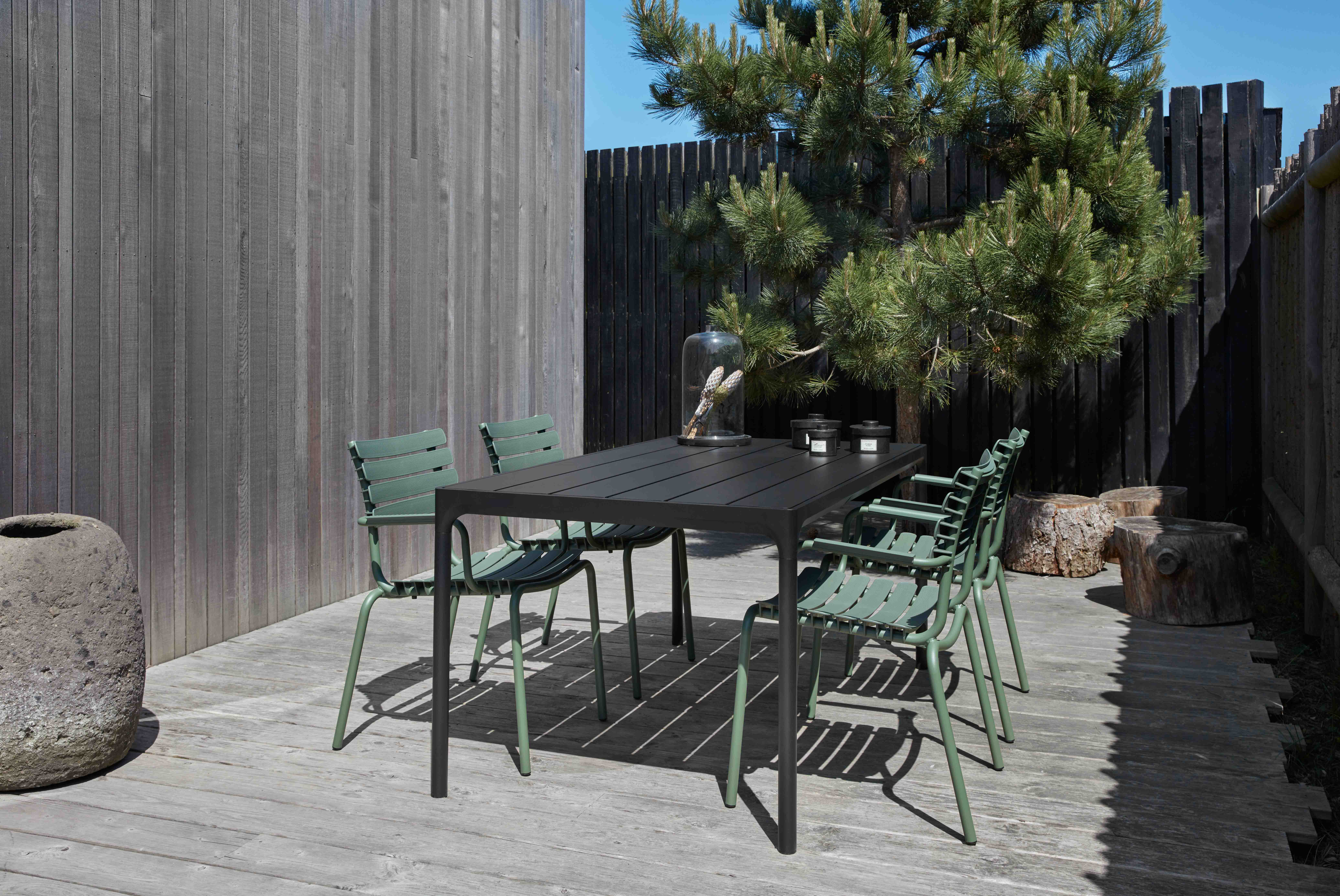 Houe // ReCLIPS Dining Chair - Gartenstuhl, Armlehne Olive green, Farbe Olive green