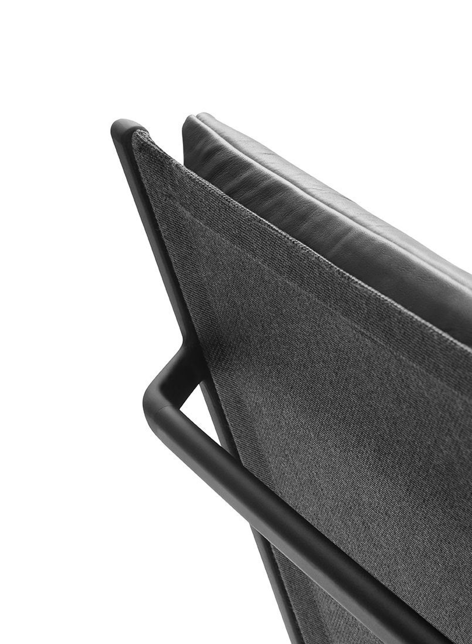 VIPP 456 // LOUNGE CHAIR | BLACK LEATHER