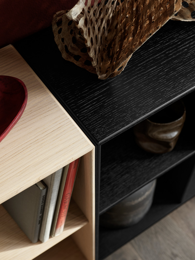 MONTANA // SHOW - OPEN BOOKSHELF | ANTHRACITE | PEDESTAL 3 CM