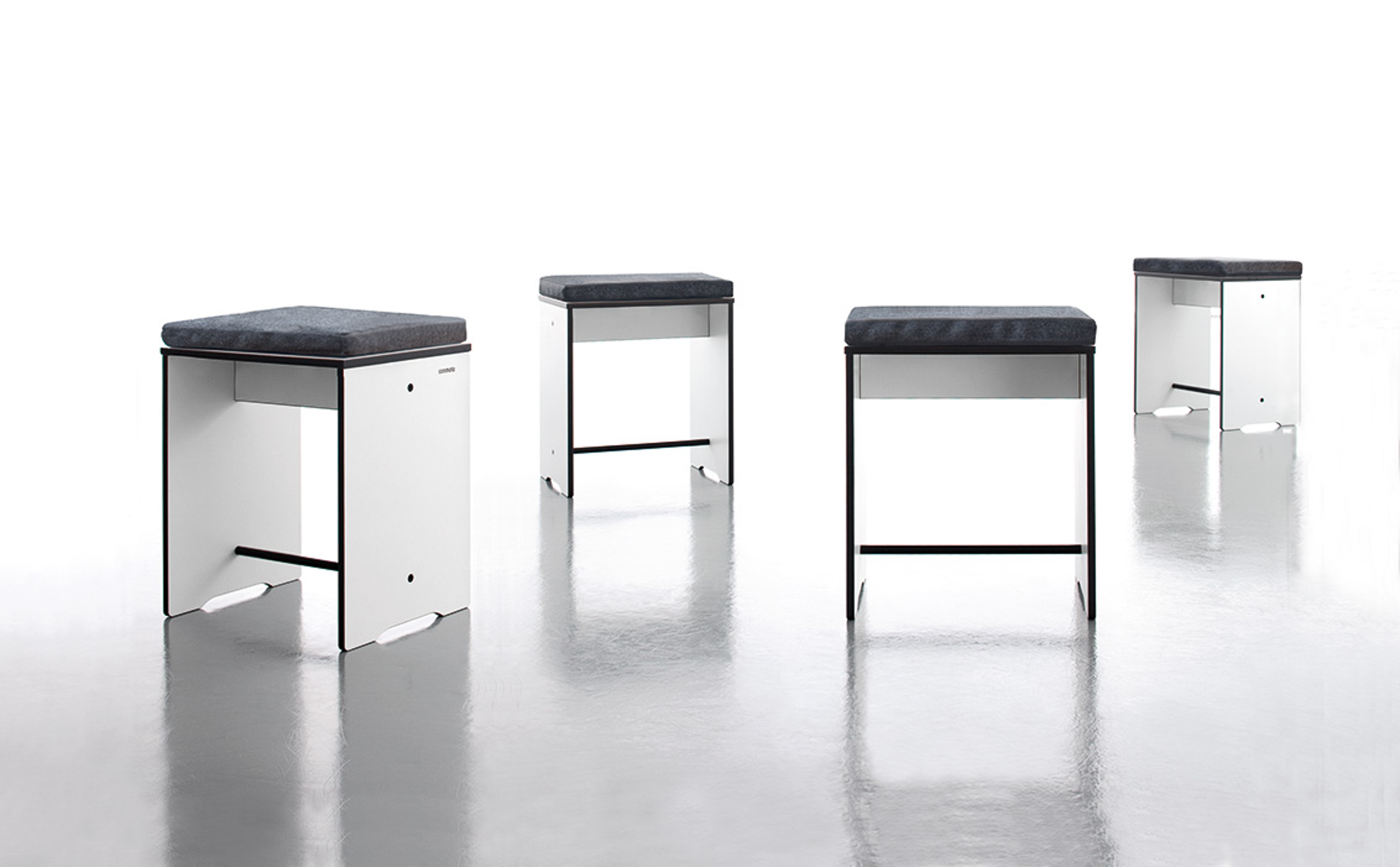 CONMOTO // RIVA - STOOL | WHITE