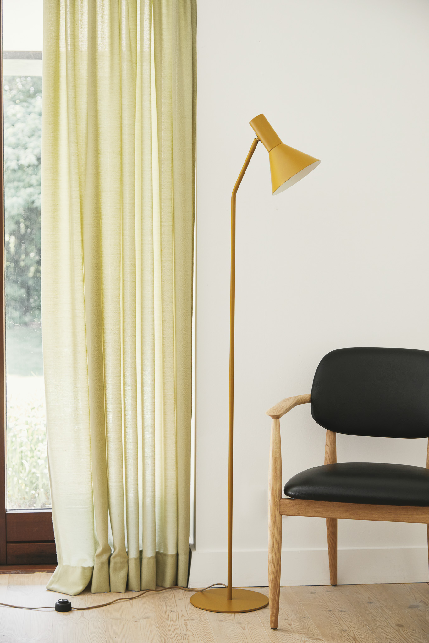 FRANDSEN // LYSS FLOOR LAMP EU - MATT ALMOND