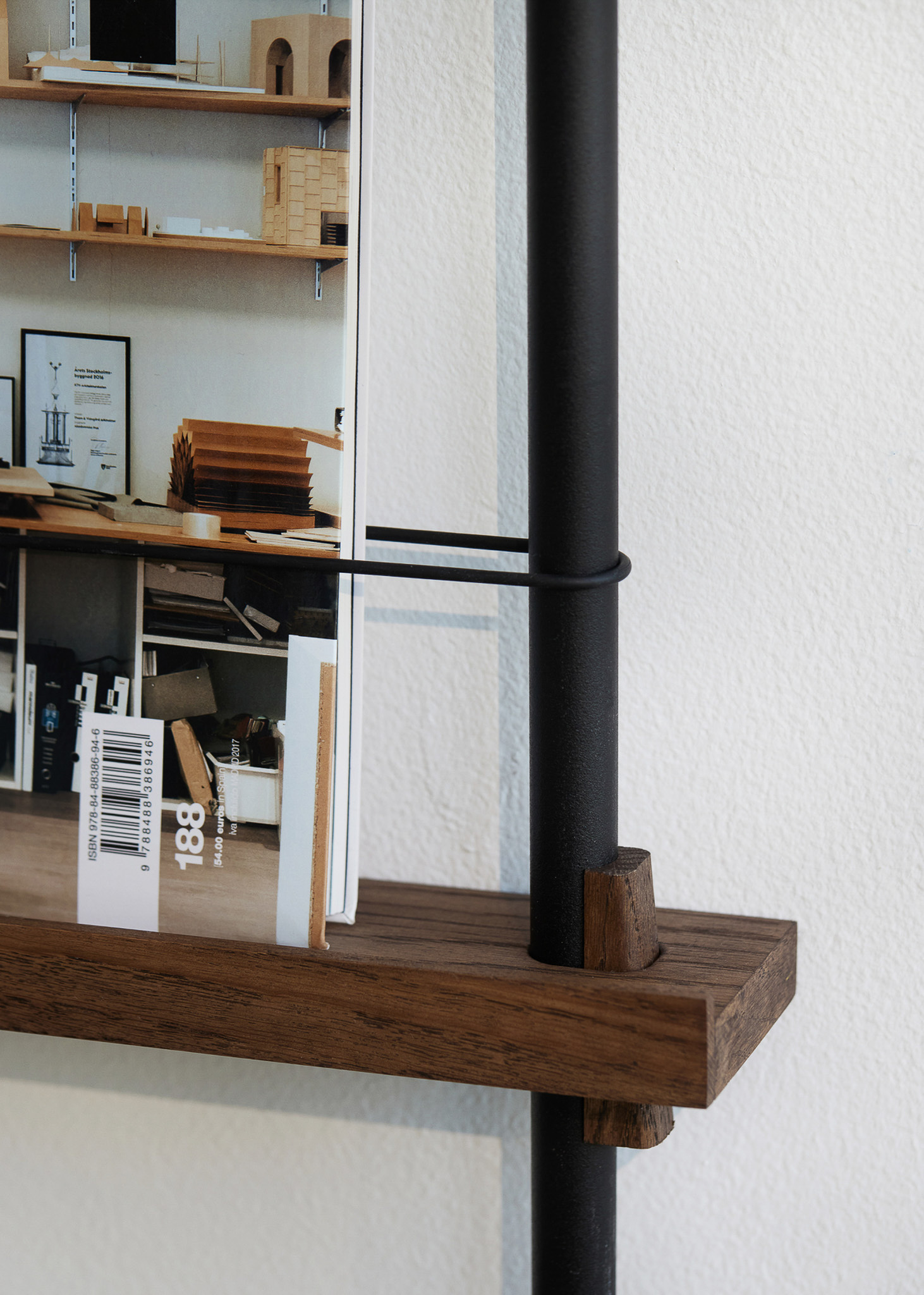 MOEBE // SHELVING SYSTEM - S.85.1.A | 85CM x 86CM |  OAK SHELVES |  BLACK LEGS