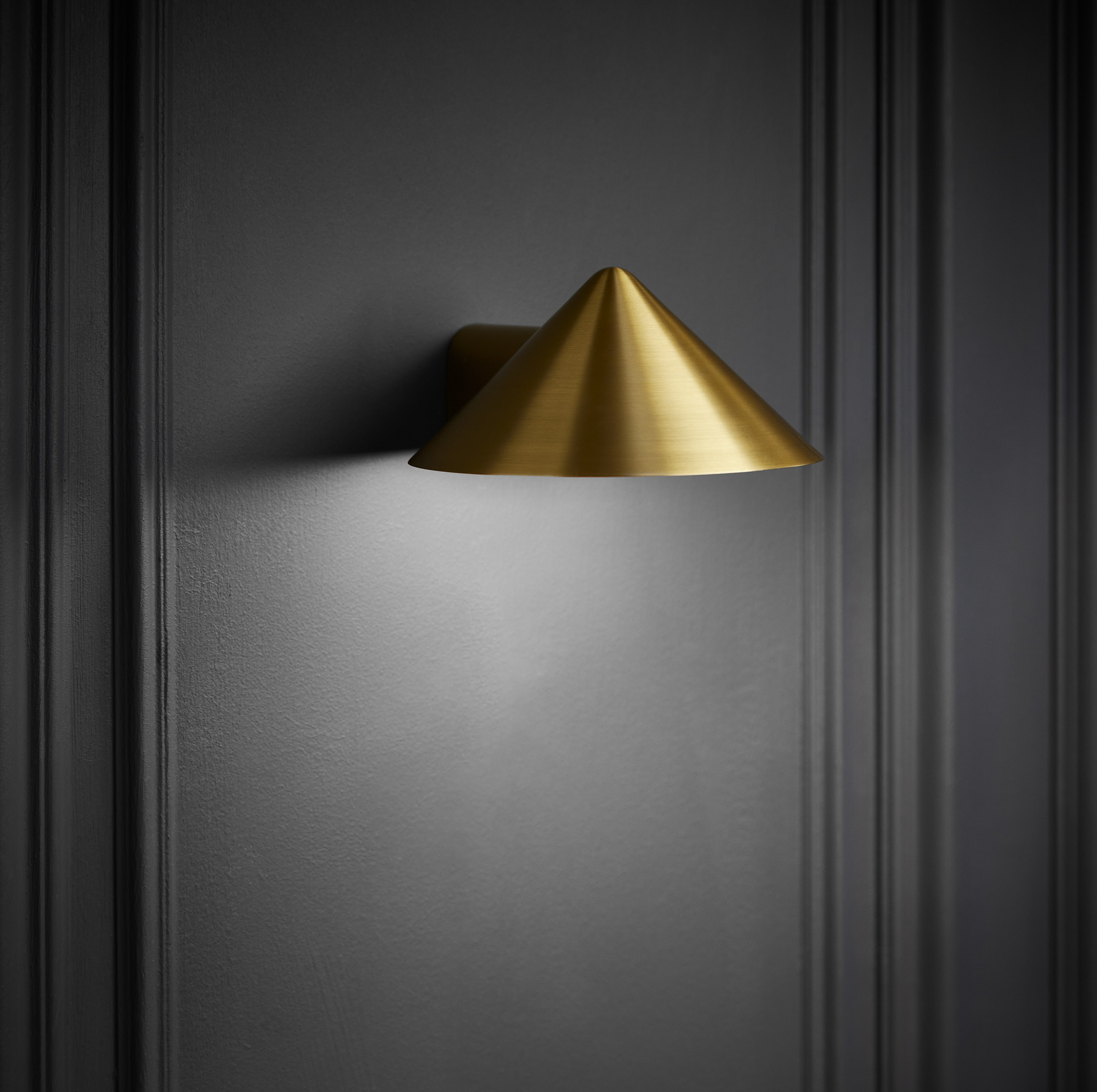 FRANDSEN // GRASP WALL - SOLID BRASS