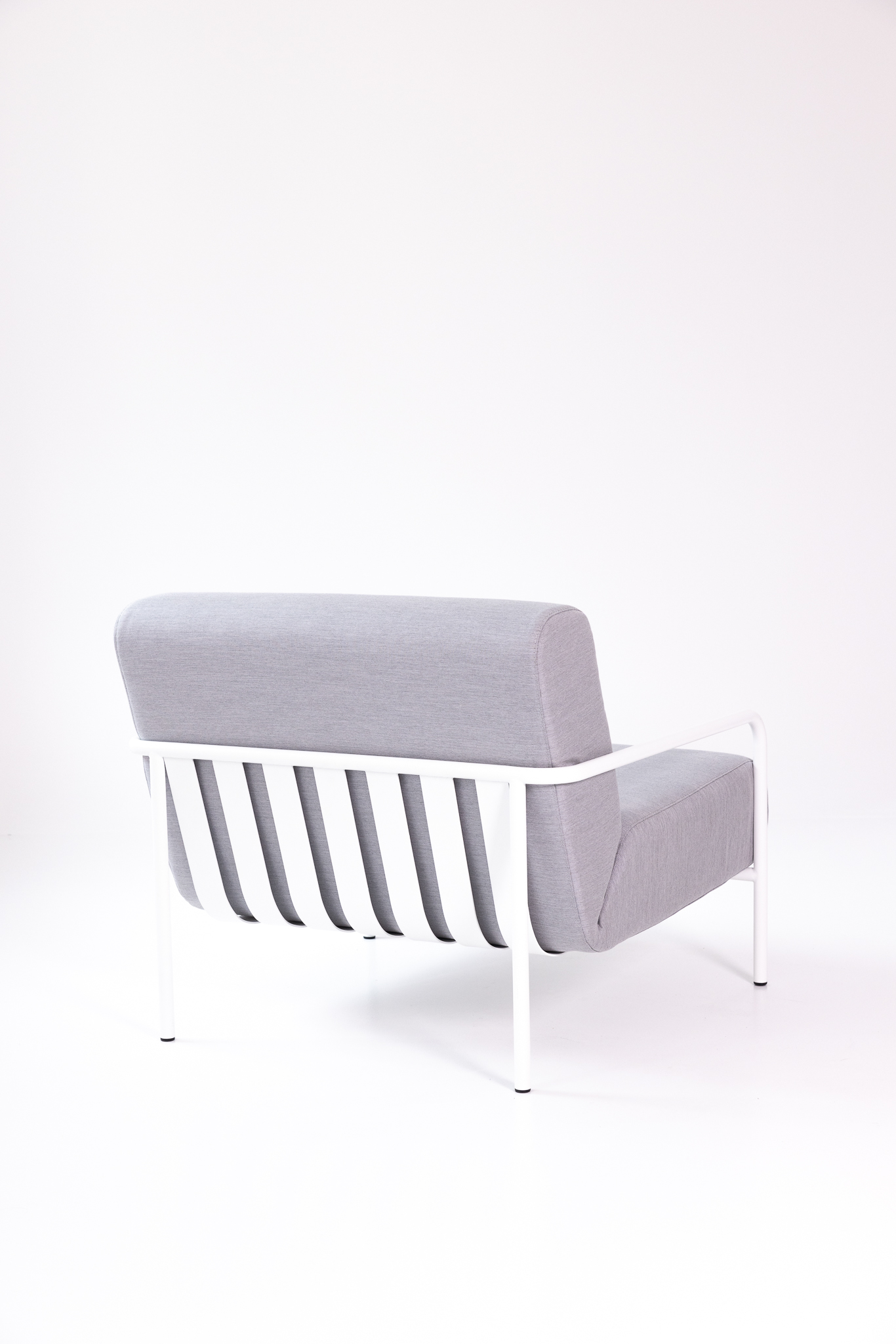 METALLBUDE // SOLEA - OUTDOOR LOUNGE CHAIR | WHITE - LIGHT GRAY CUSHION