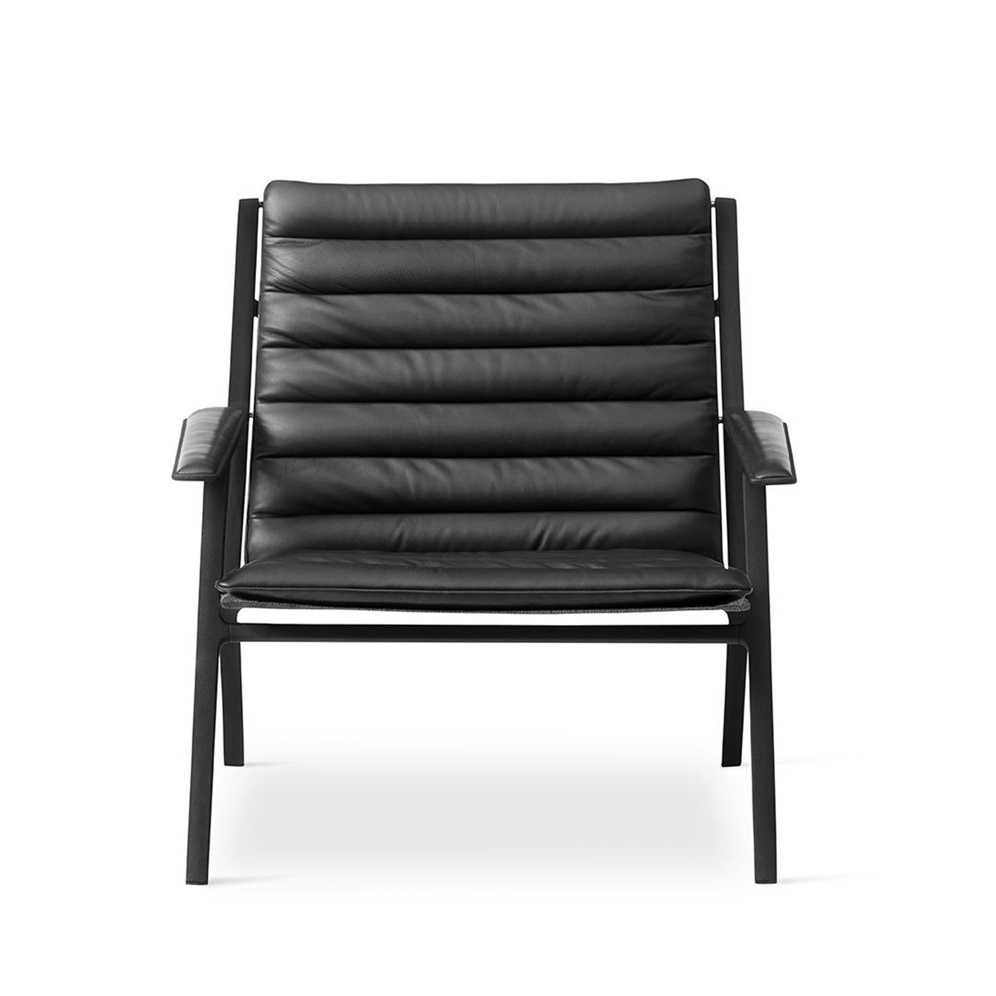 VIPP 456 // LOUNGE CHAIR | BLACK LEATHER