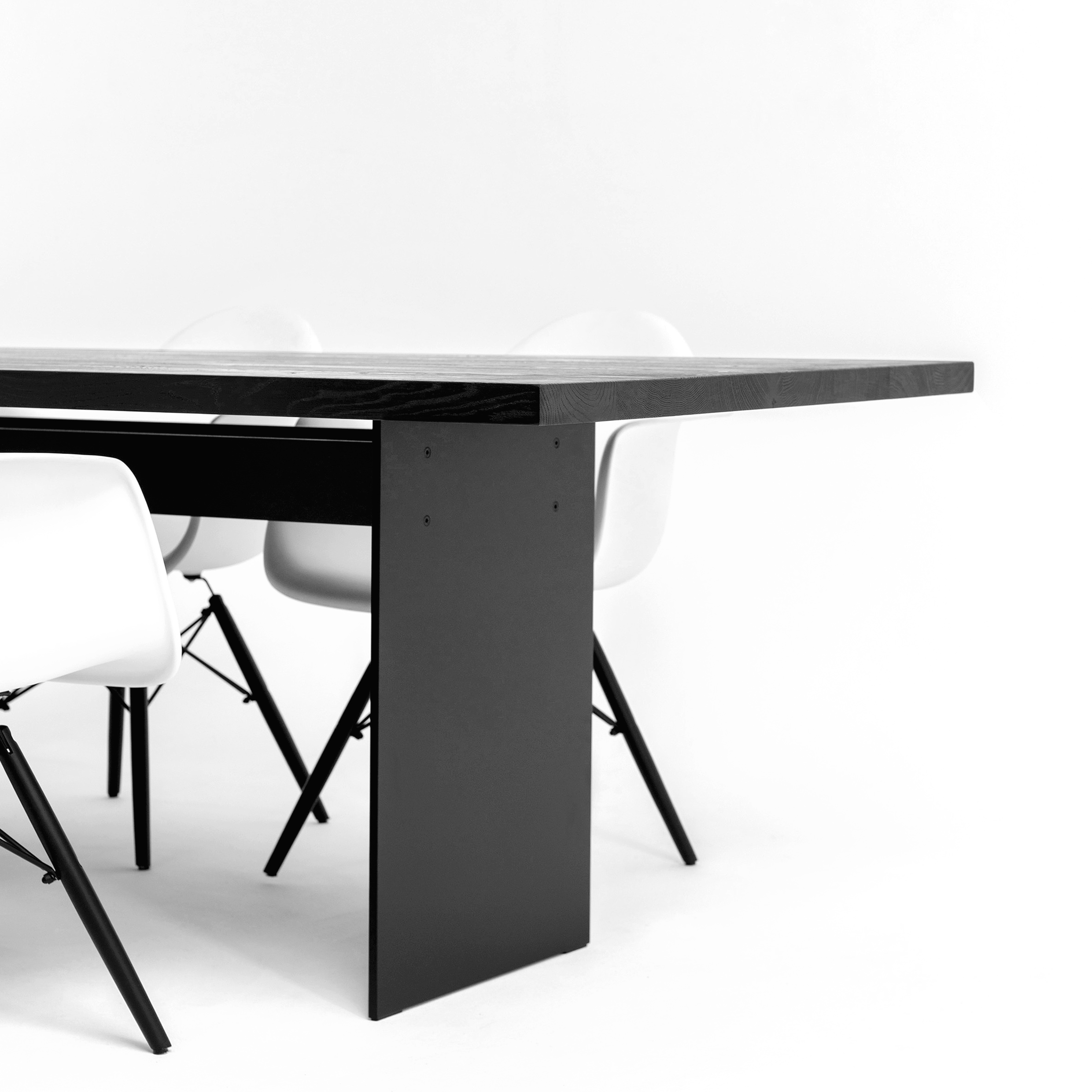FORM EXCLUSIVE // FYNN - DINING TABLE | GERMAN OAK | WHITE OILED - SLEEK BLACK - 180CM X 90CM X 4CM