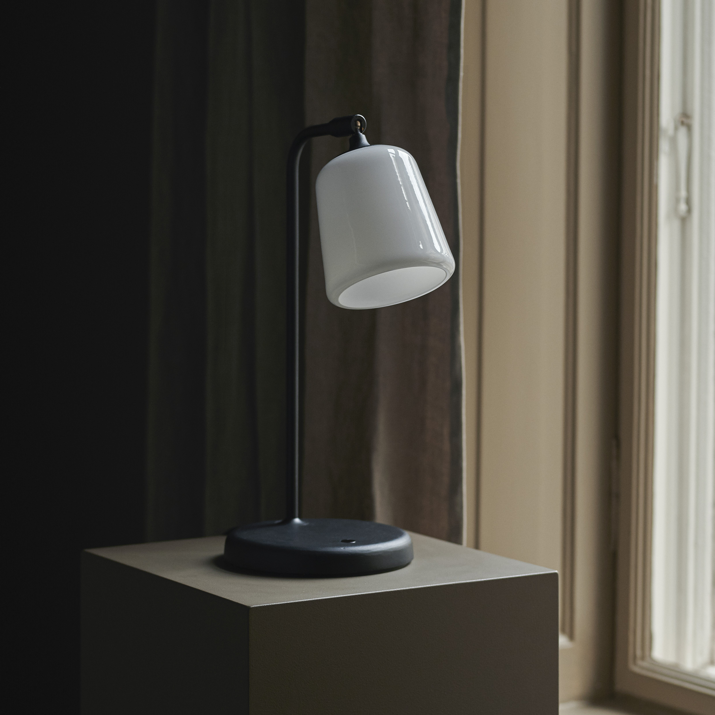 NEW WORKS // MATERIAL TABLE LAMP    - TISCHLAMPE | WHITE OPAL GLASS | WEIß