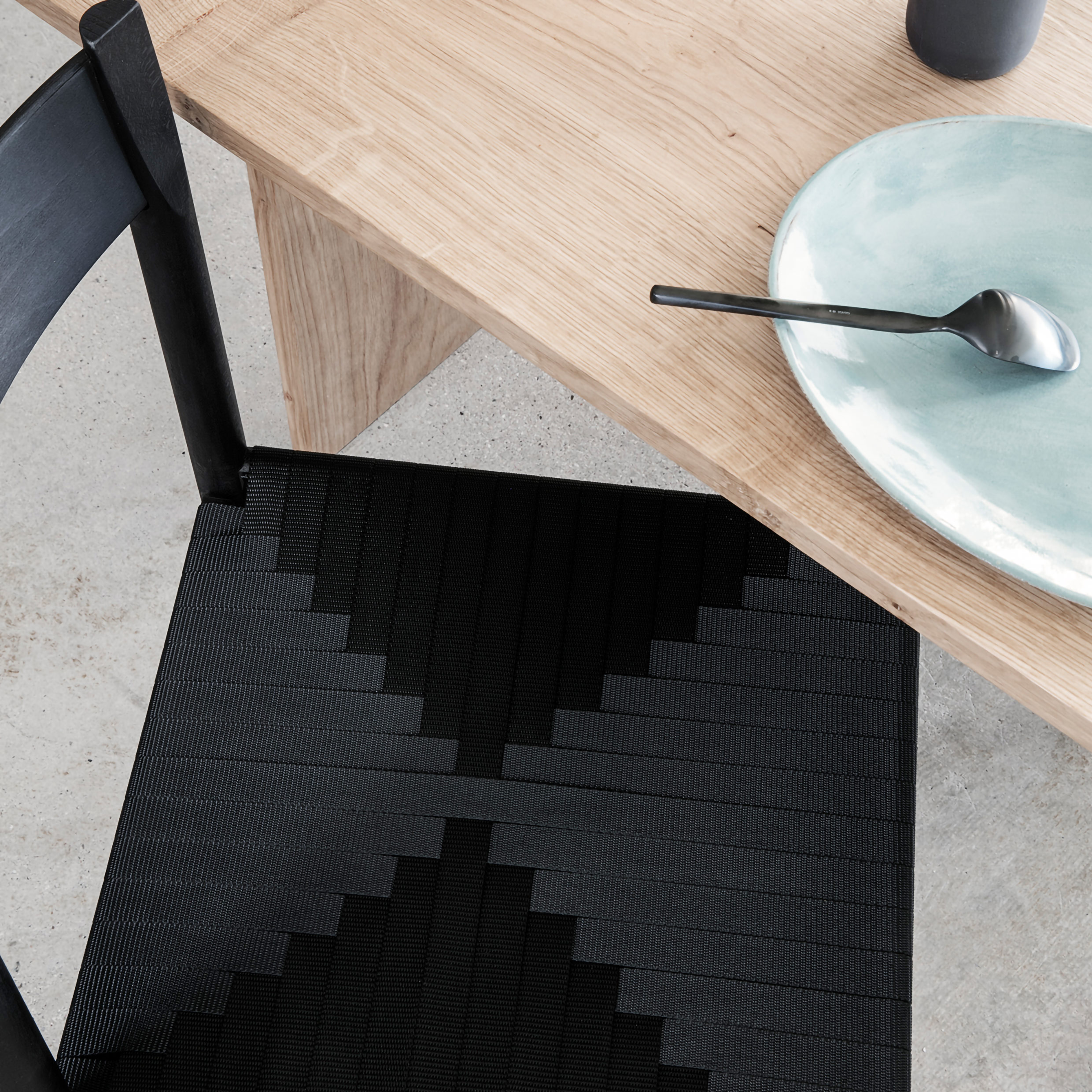 BRDR. KRÜGER // F DINING CHAIR | ASH | BLACK | BLACK WEBBING