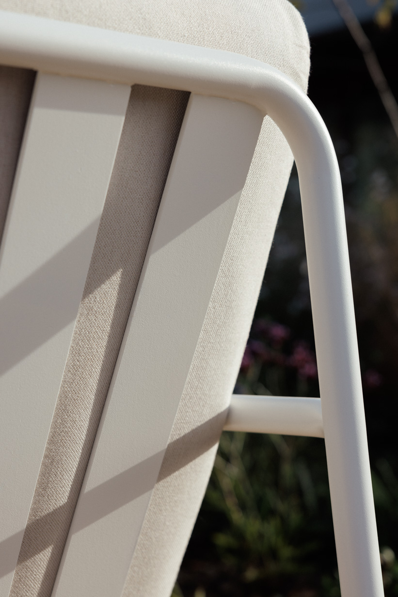 METALLBUDE // DIEGO - LOUNGE CHAIR | OUTDOOR | WHITE/SAND