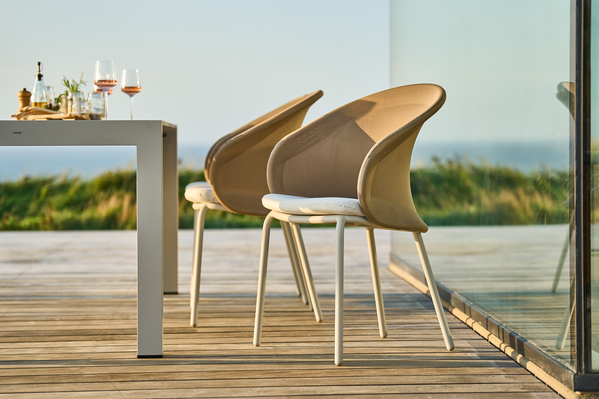 MINDO // MINDO 114 DINING CHAIR - LIGHT GRAY | BEIGE