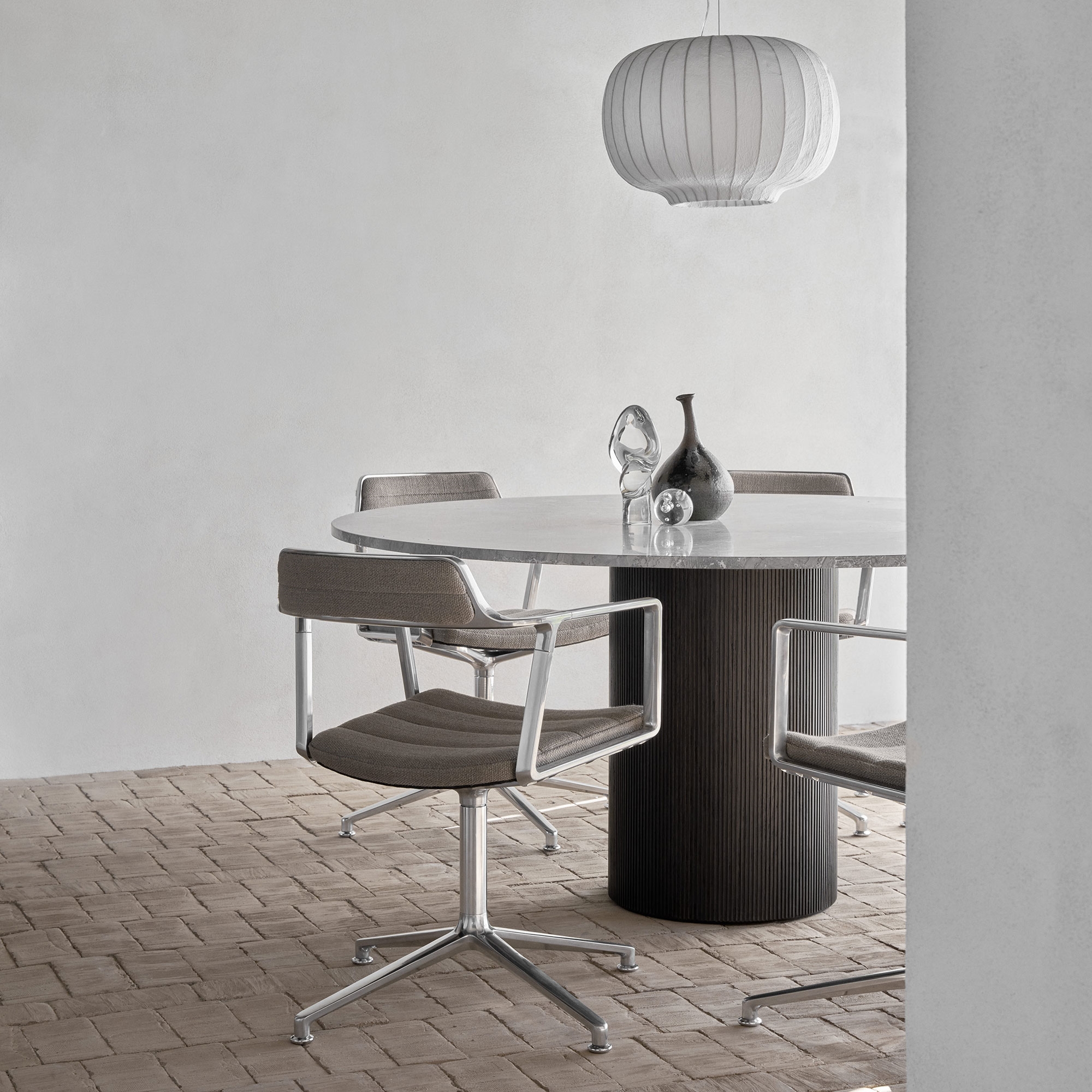 VIPP 452 // SWIVEL CHAIR - SAND TEXTILE, POLISHED FRAME, CASTORS