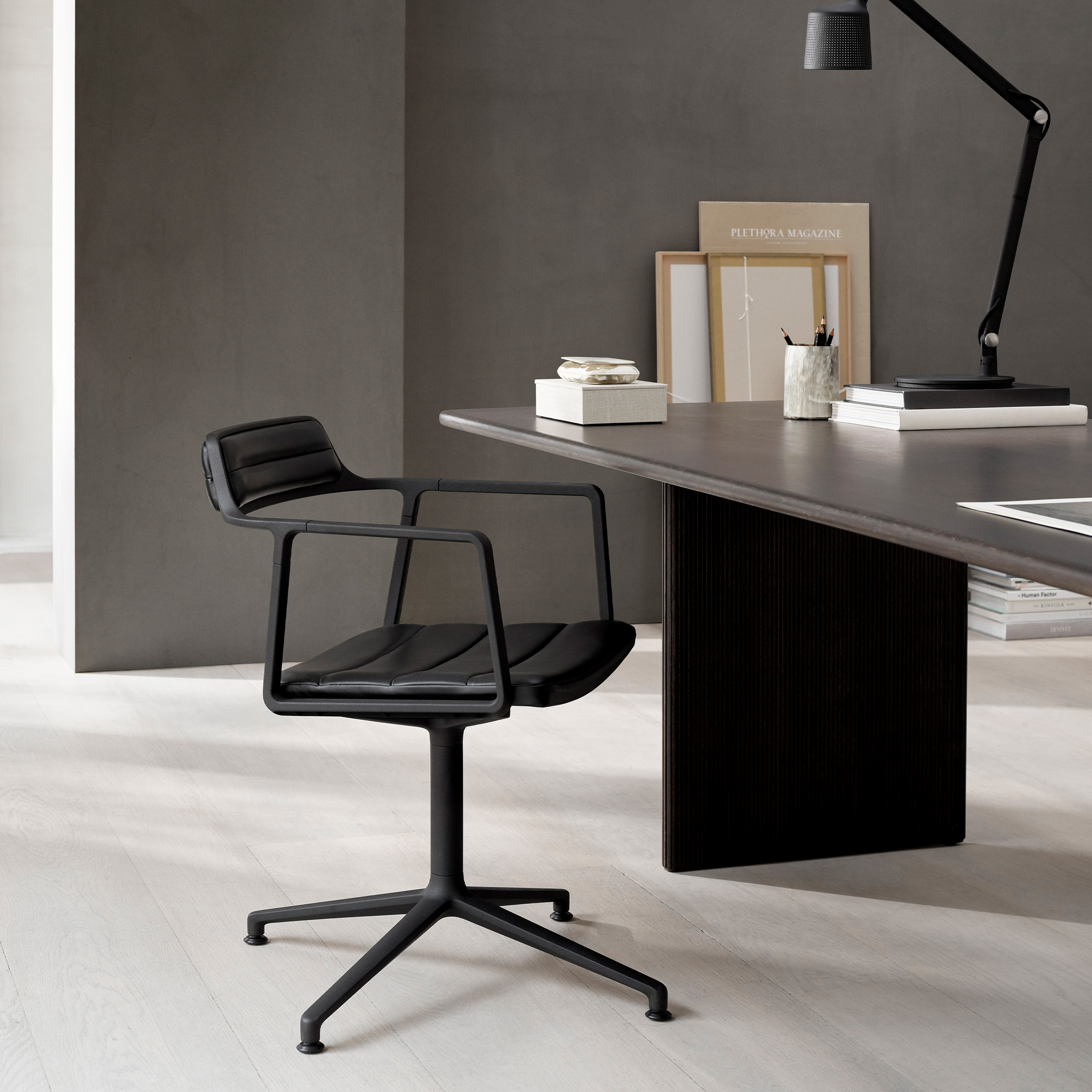 VIPP 452 // SWIVEL CHAIR WITH GLIDES - BLACK ALUMINUM, BLACK LEATHER