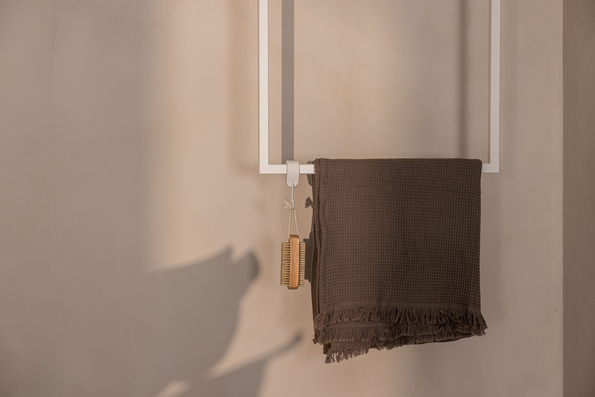 METALLBUDE // TENSI - TOWEL HOLDER | WHITE - SQUARE - H:80 CM