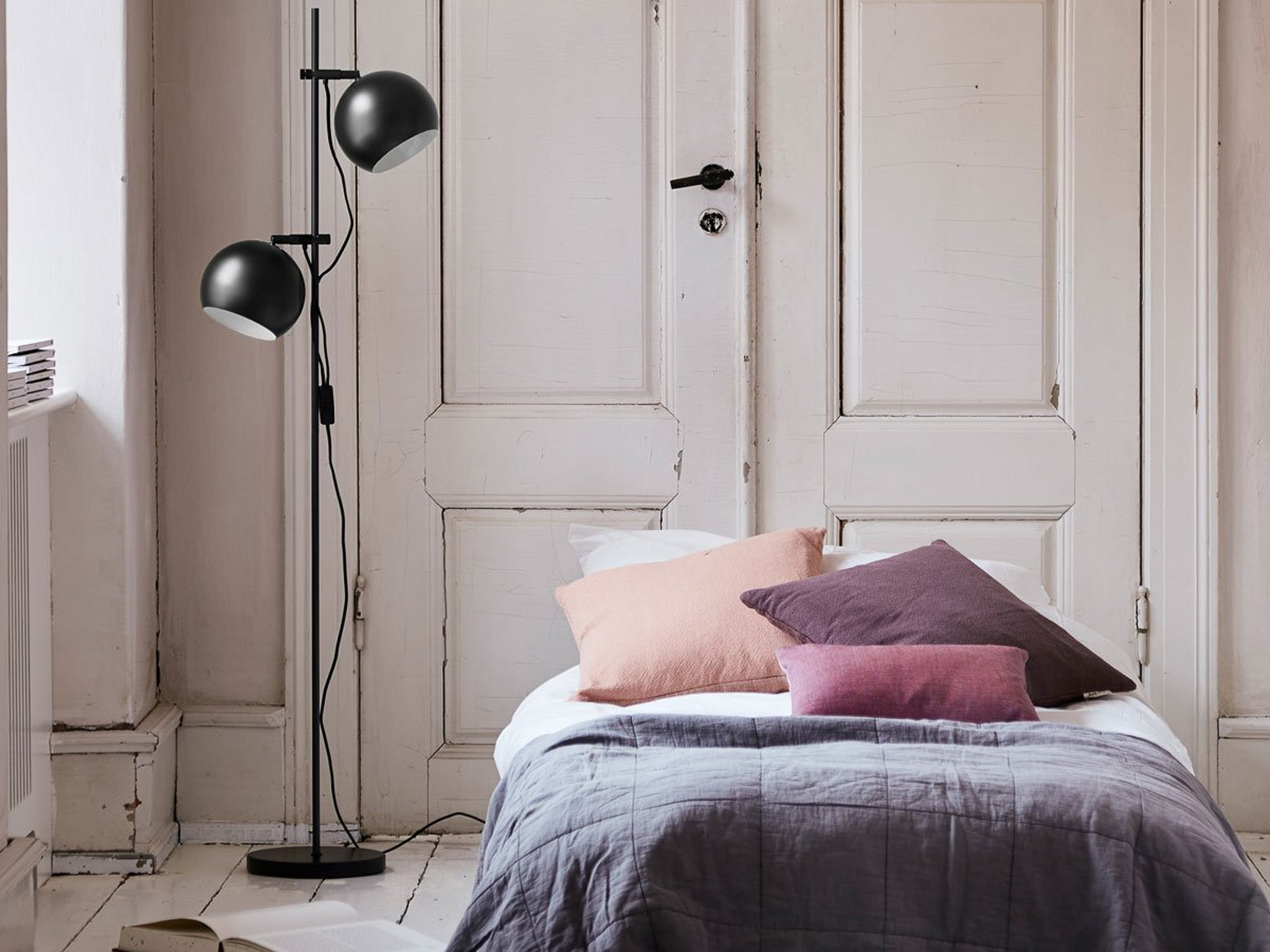 FRANDSEN // BALL DOUBLE FLOOR LAMP EU - STEHLEUCHTE | MATT BLACK