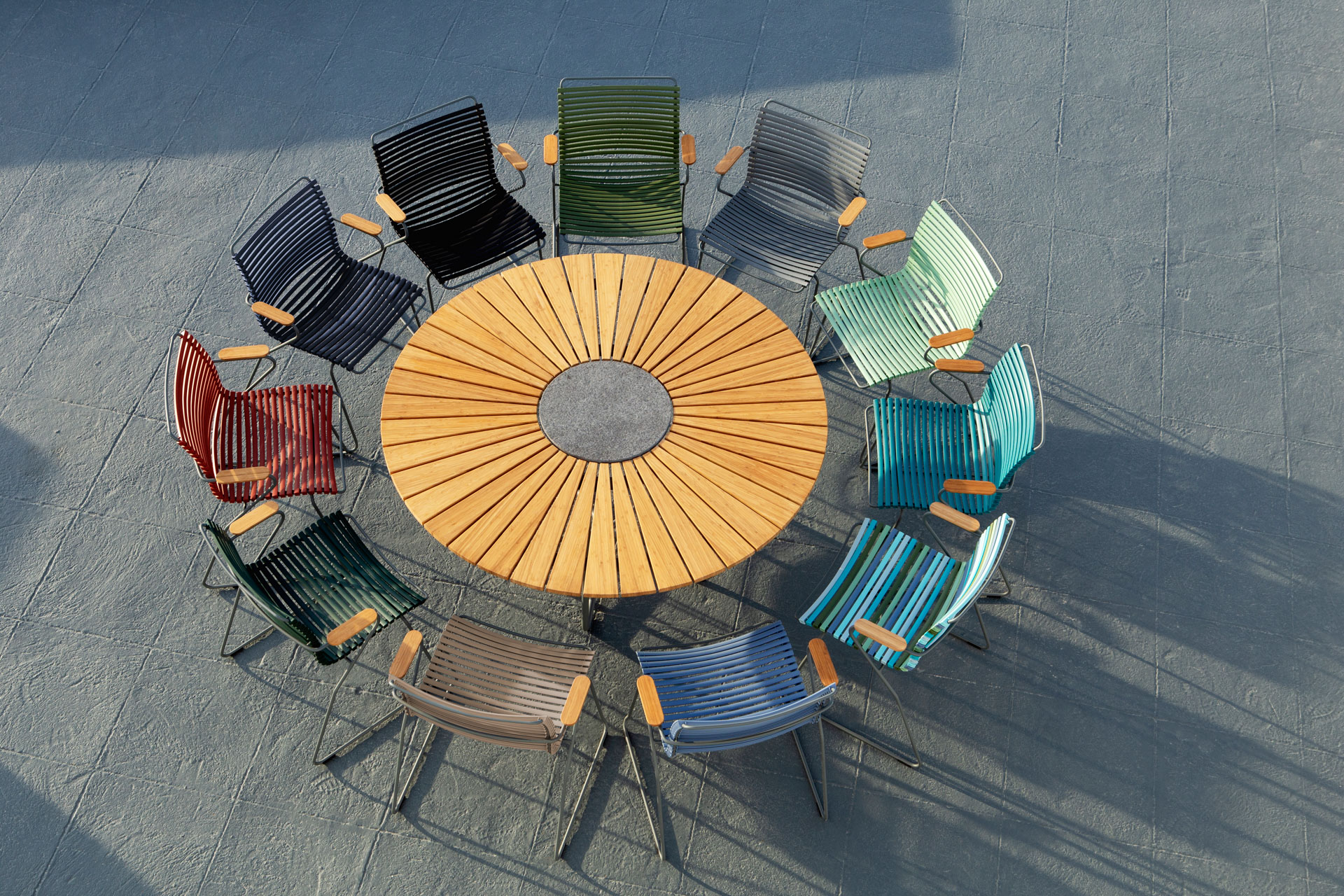 Houe // CLICK Dining Chair - Gartenstuhl mit Armlehne, Multi color 1