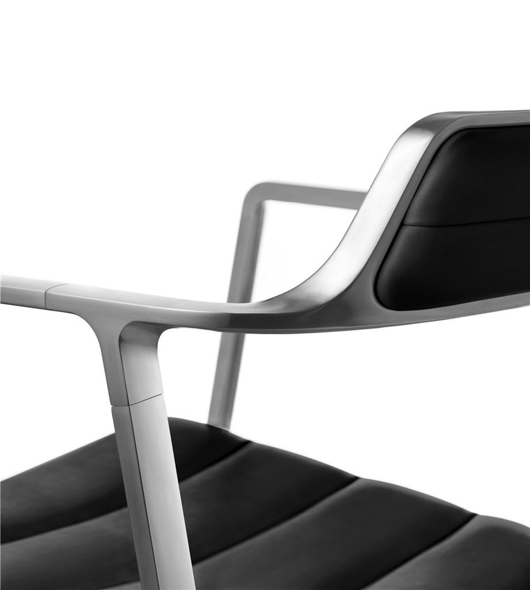 VIPP 452 // SWIVEL CHAIR - LEATHER SCHWARZ, POL. FRAME, GLIDERS