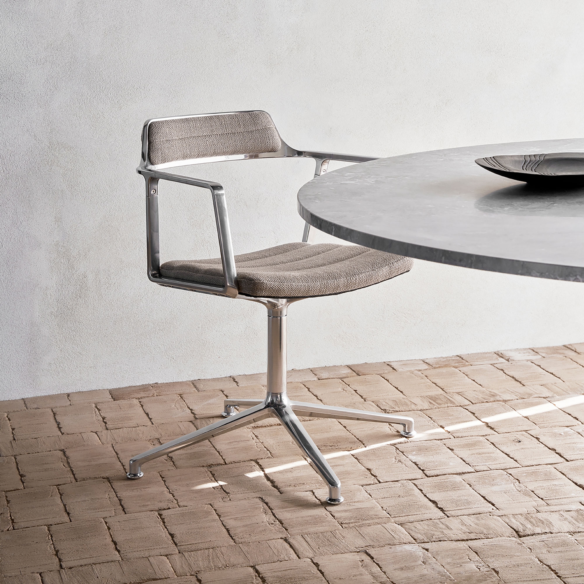 VIPP 452 // SWIVEL CHAIR - SAND TEXTILE, POLISHED FRAME, CASTORS