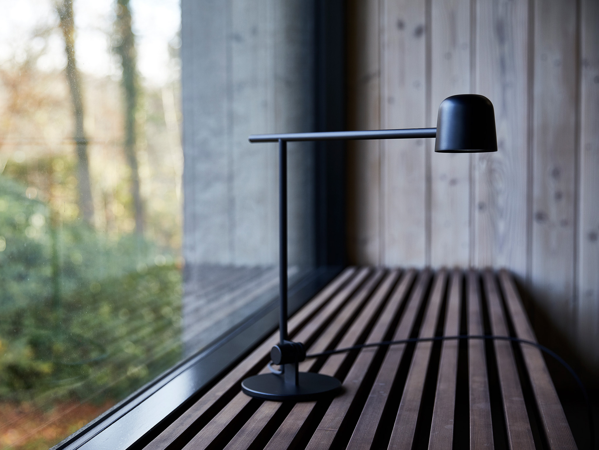 FRANDSEN // SATELLITE TABLE LAMP EU - MATT BLACK