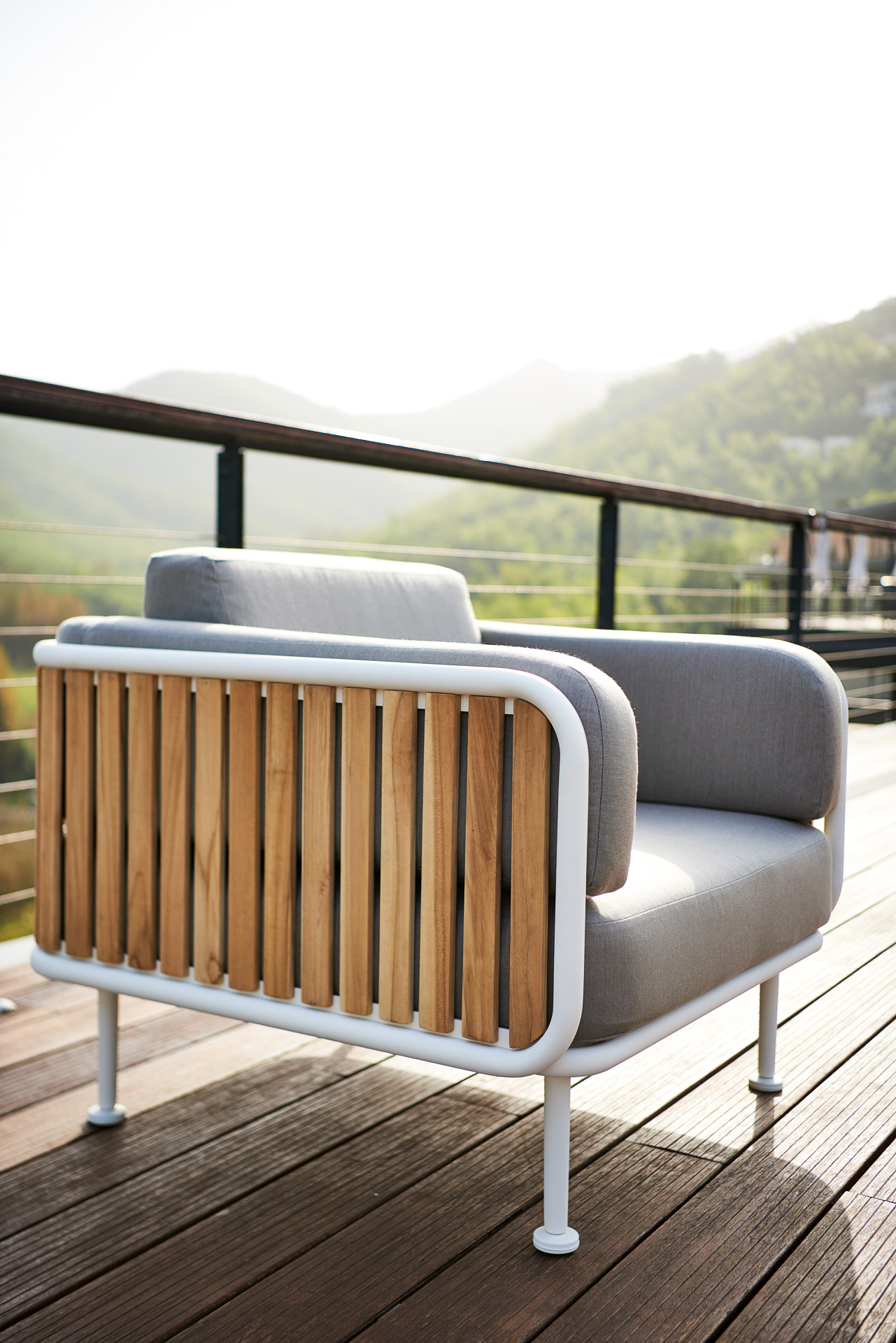 MINDO // MINDO 100 - LOUNGE CHAIR | WARM GREY