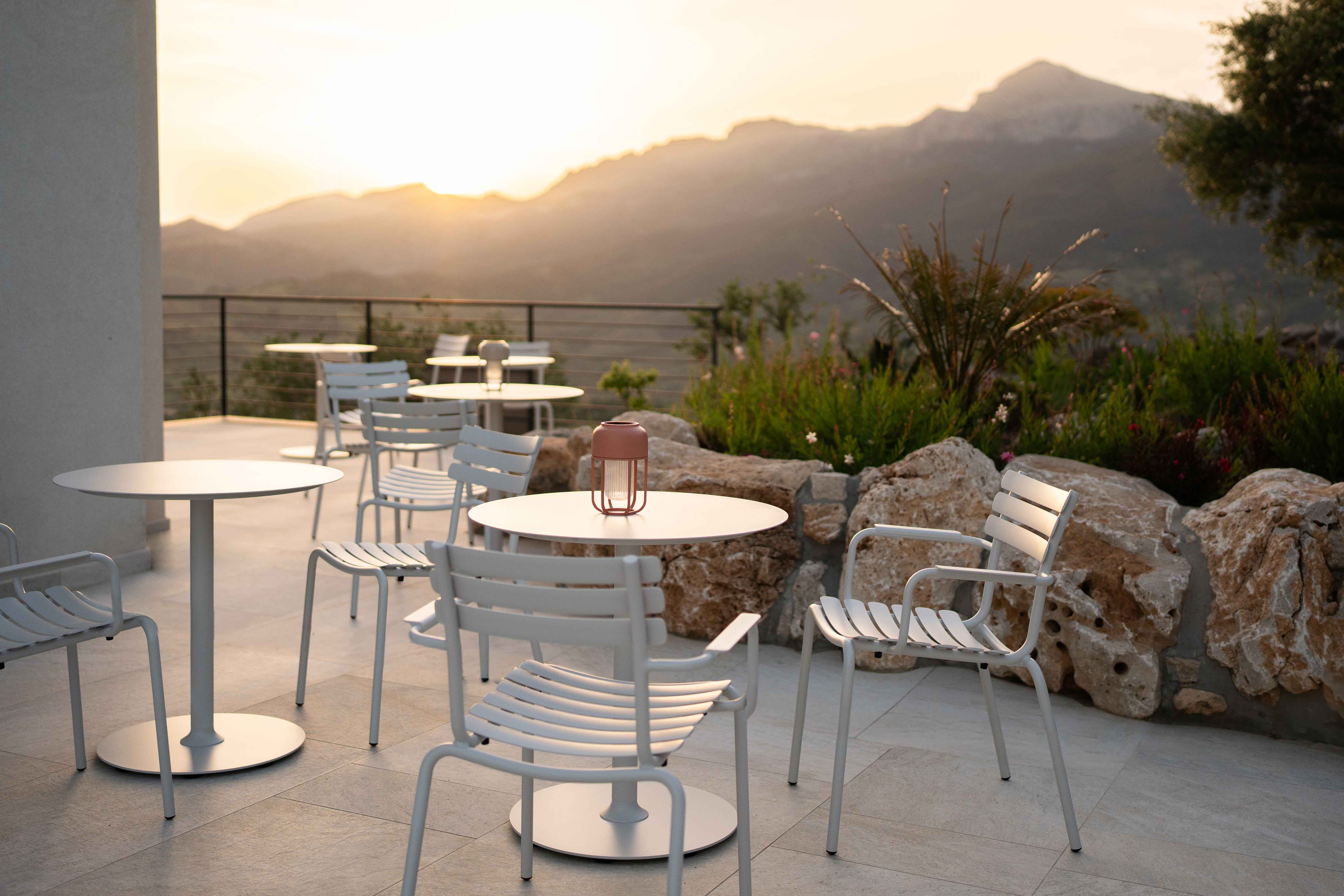 Houe // PICO Café Table - Bistrotisch, Sternfuß, Ø74cm, Ice Blue