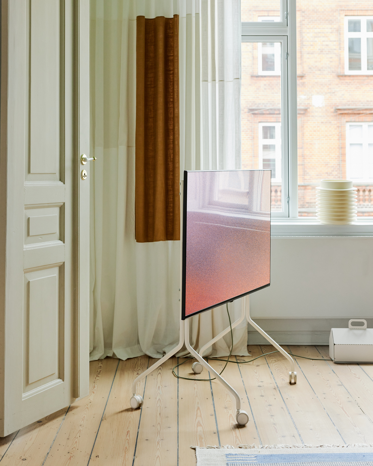 PEDESTAL // MOON ROLLIN - TV STAND | PEARL