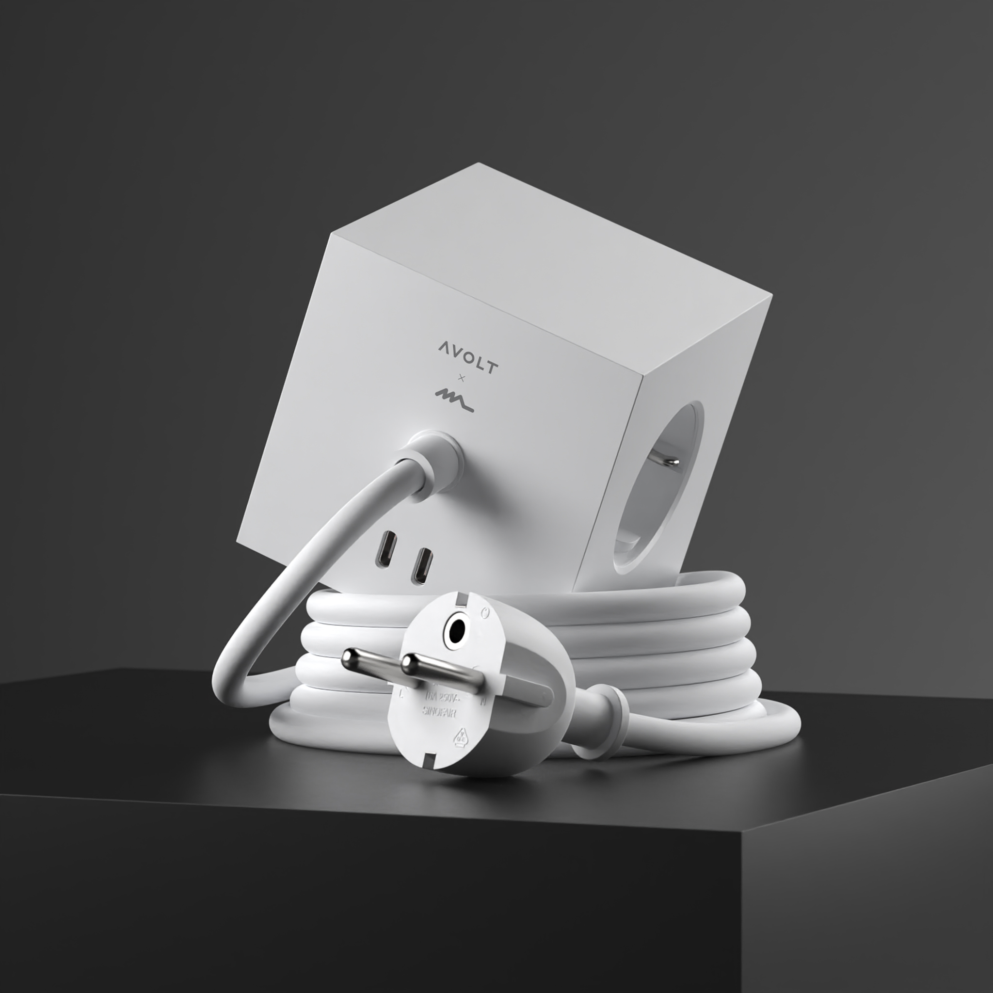 AVOLT // SQUARE 1 - SOCKET ADAPTER USB-C MAGNET | LIMITED EDITION XMARTINELLI OPAL WHITE