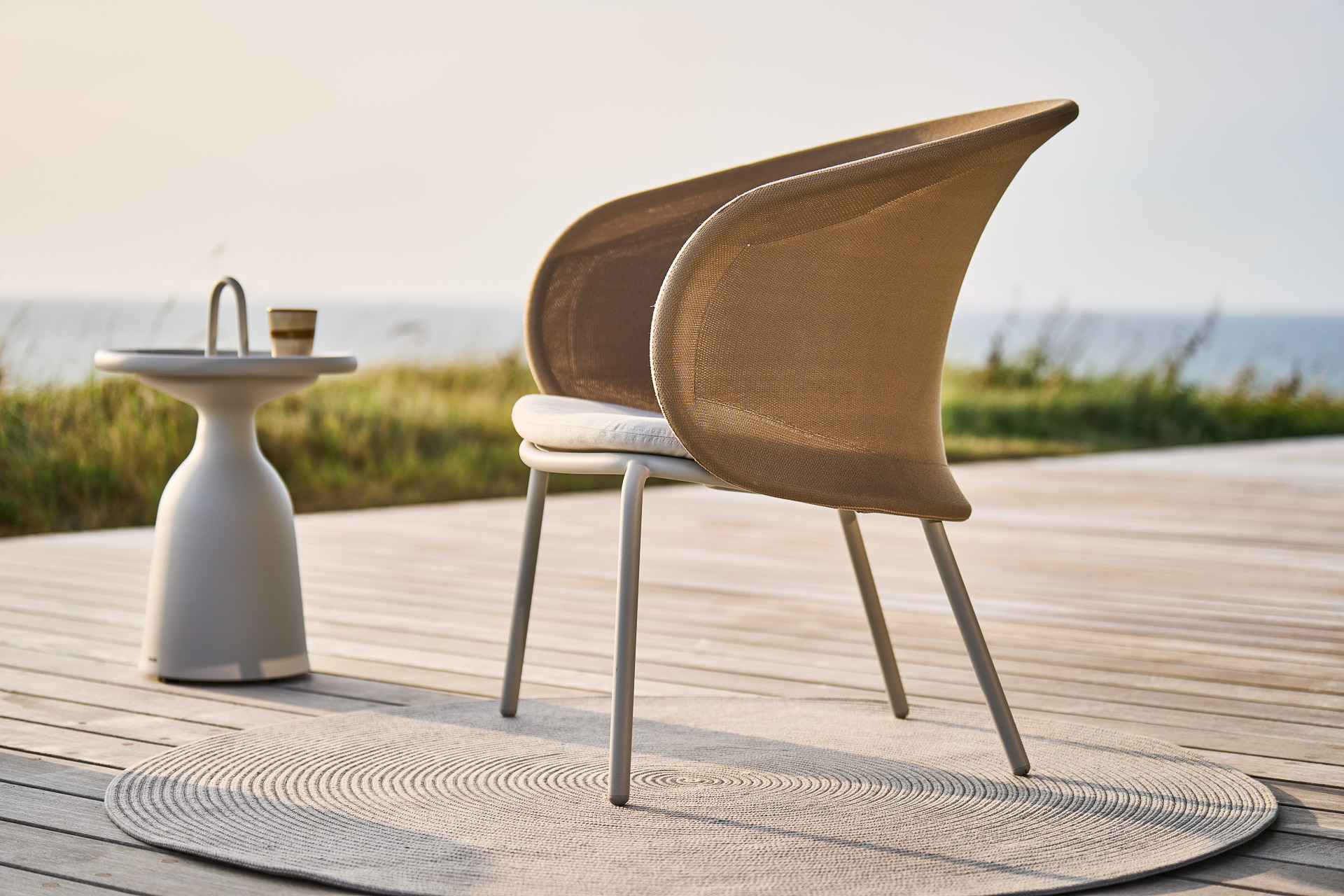 MINDO // MINDO 114 LOUNGE CHAIR - BEIGE | SILVER GREY