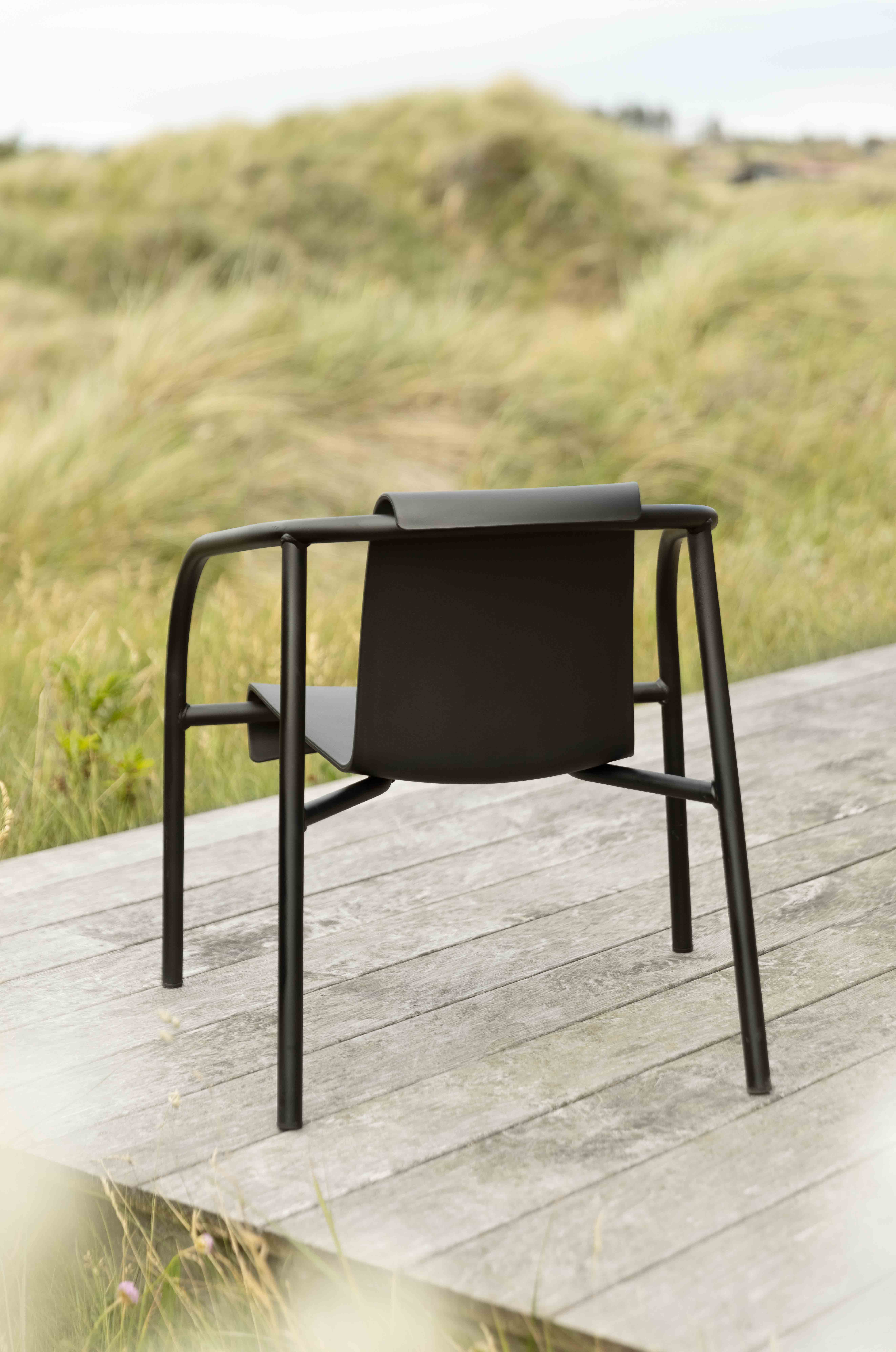 Houe // NAMI Dining Chair - garden chair with armrests, Black