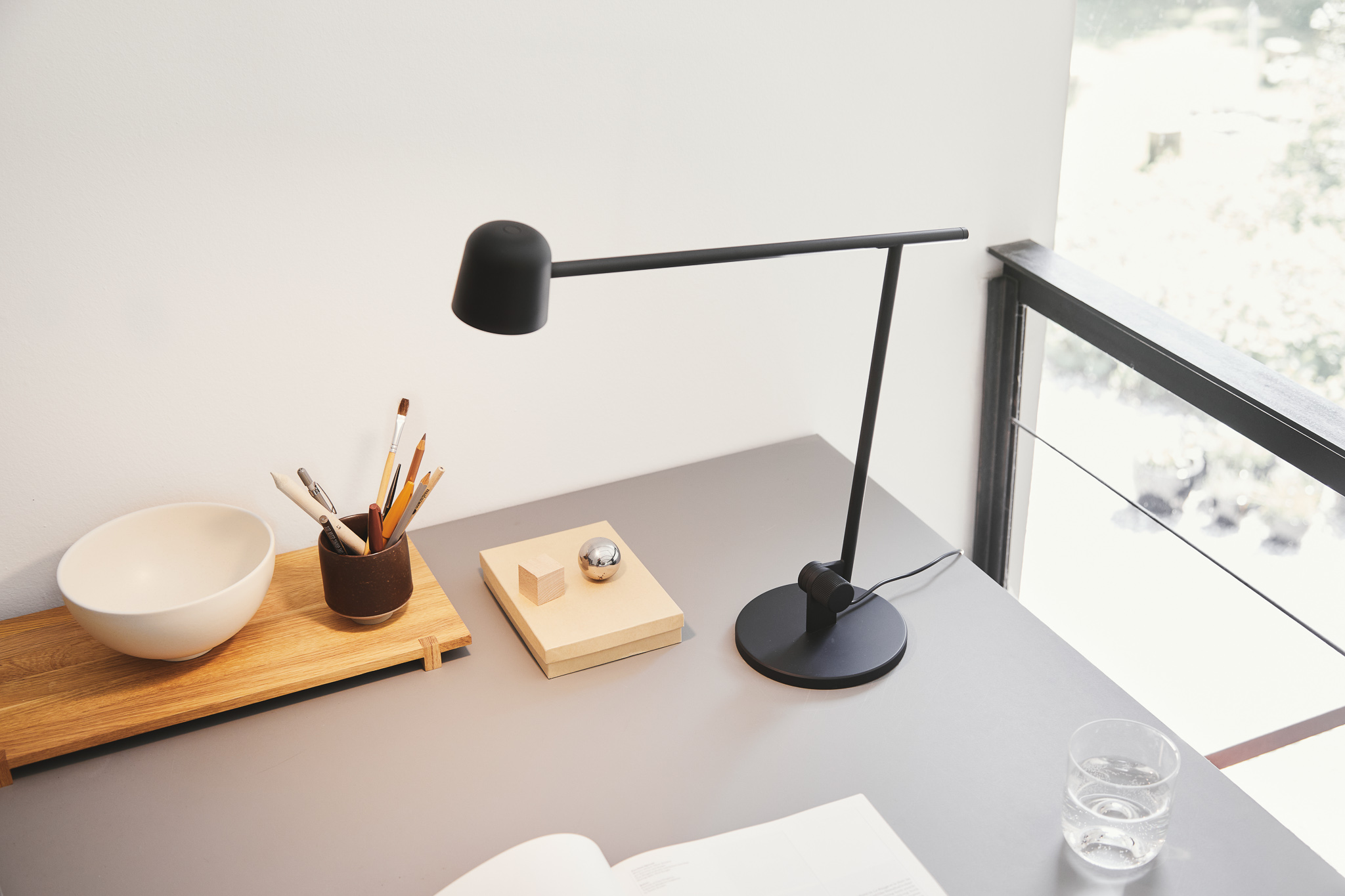 FRANDSEN // SATELLITE TABLE LAMP EU - TISCHLEUCHTE | MATT BLACK