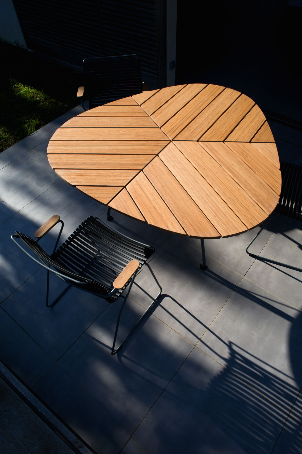 Houe // LEAF Dining Table - Outdoor dining table, bamboo, Ø155cm