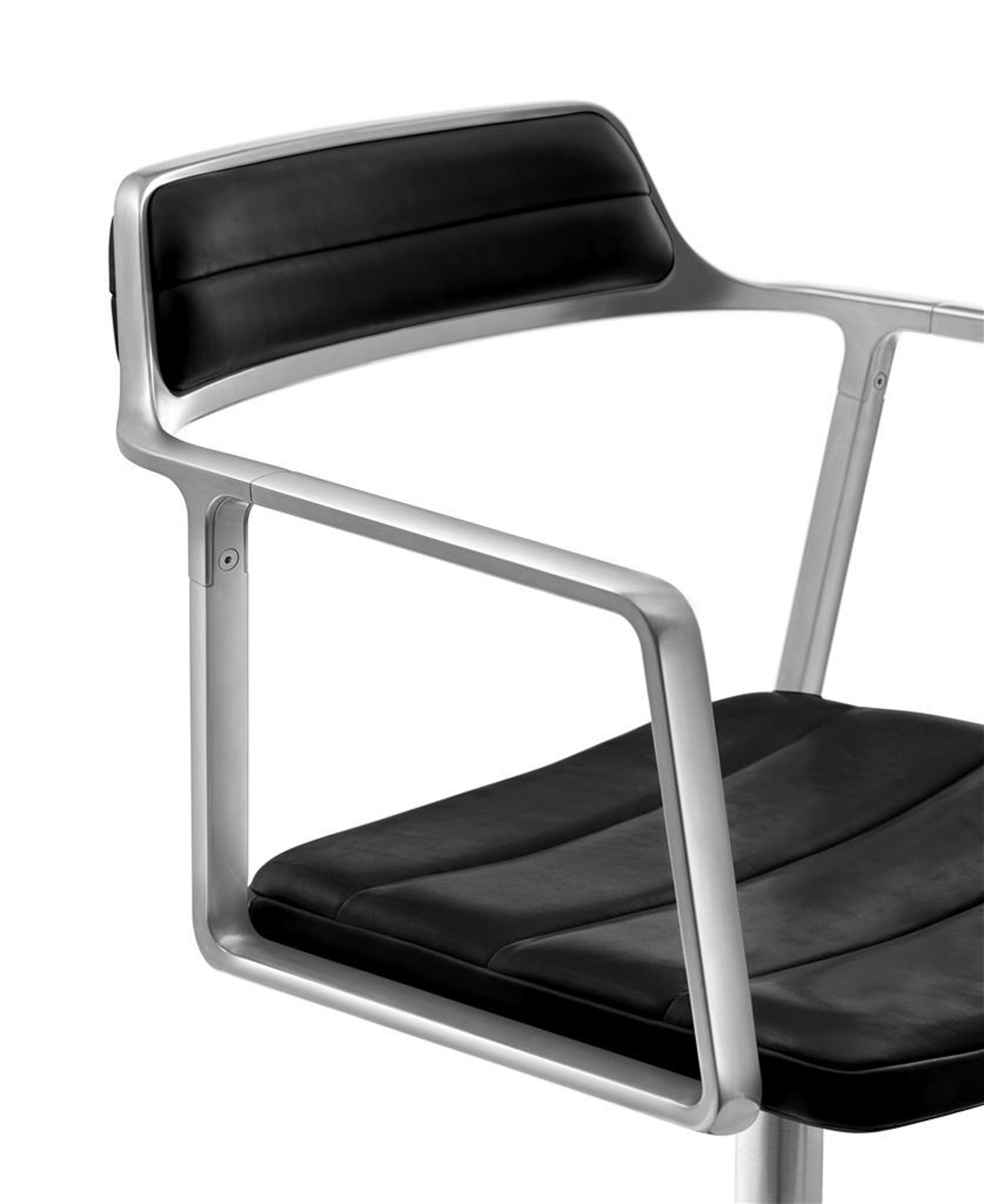 VIPP 452 // SWIVEL CHAIR - LEATHER SCHWARZ, POL. FRAME, GLIDERS