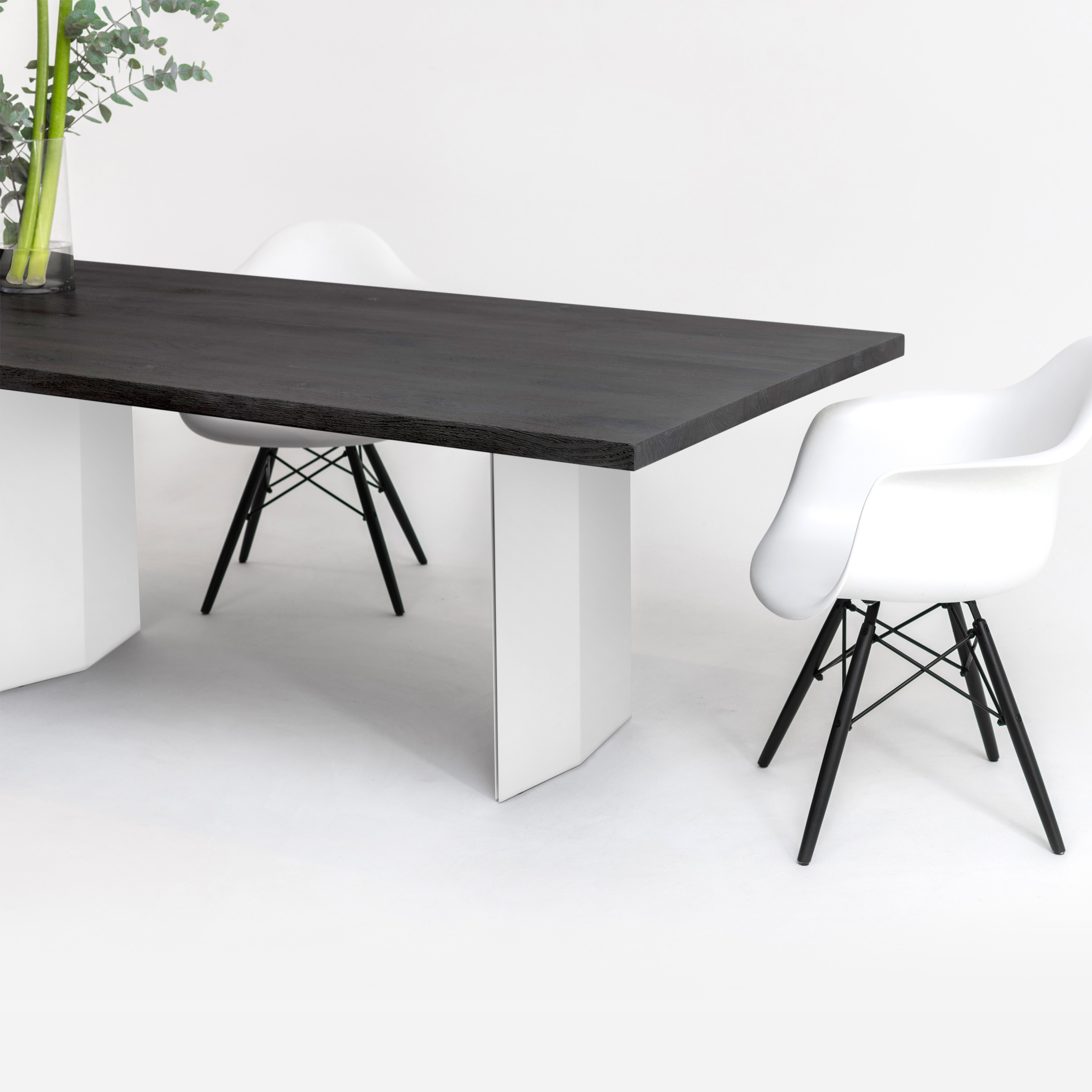 FORM EXCLUSIVE // FYNN - DINING TABLE | GERMAN OAK | BLACK CARED - DOUBLE WHITE - 180CM X 90CM X 4CM