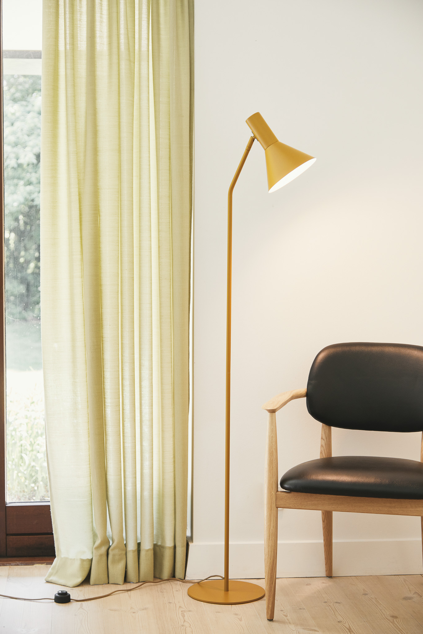 FRANDSEN // LYSS FLOOR LAMP EU - MATT ALMOND