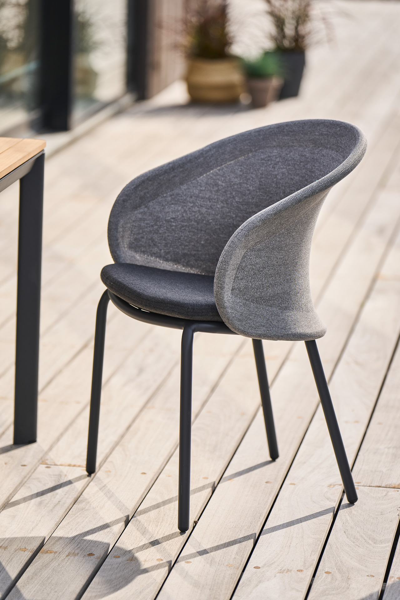 MINDO // MINDO 114 DINING CHAIR - DARK GREY | LIGHT GREY