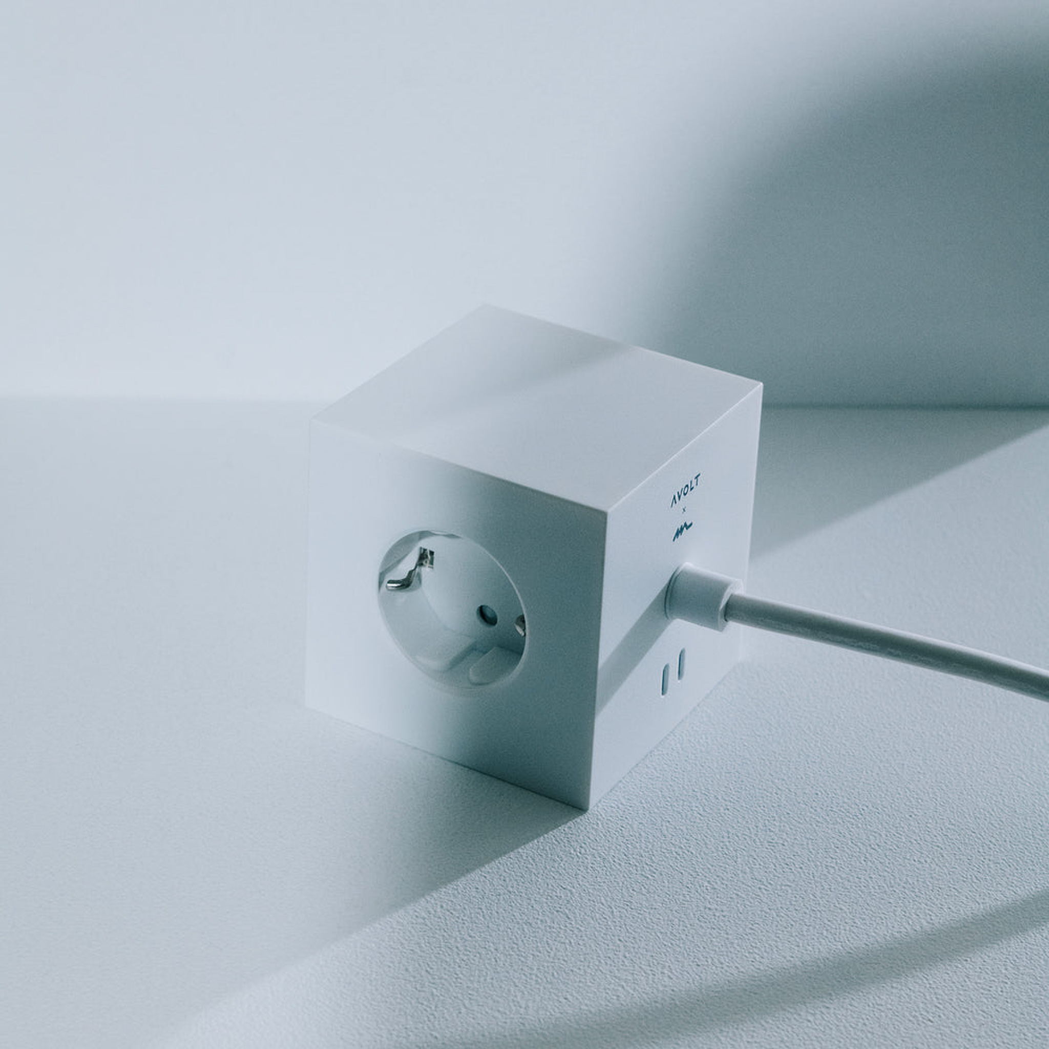 AVOLT // SQUARE 1 - STECKDOSENADAPTER USB-C MAGNET 3M |LIMITED EDITION XMARTINELLI OPAL WHITE