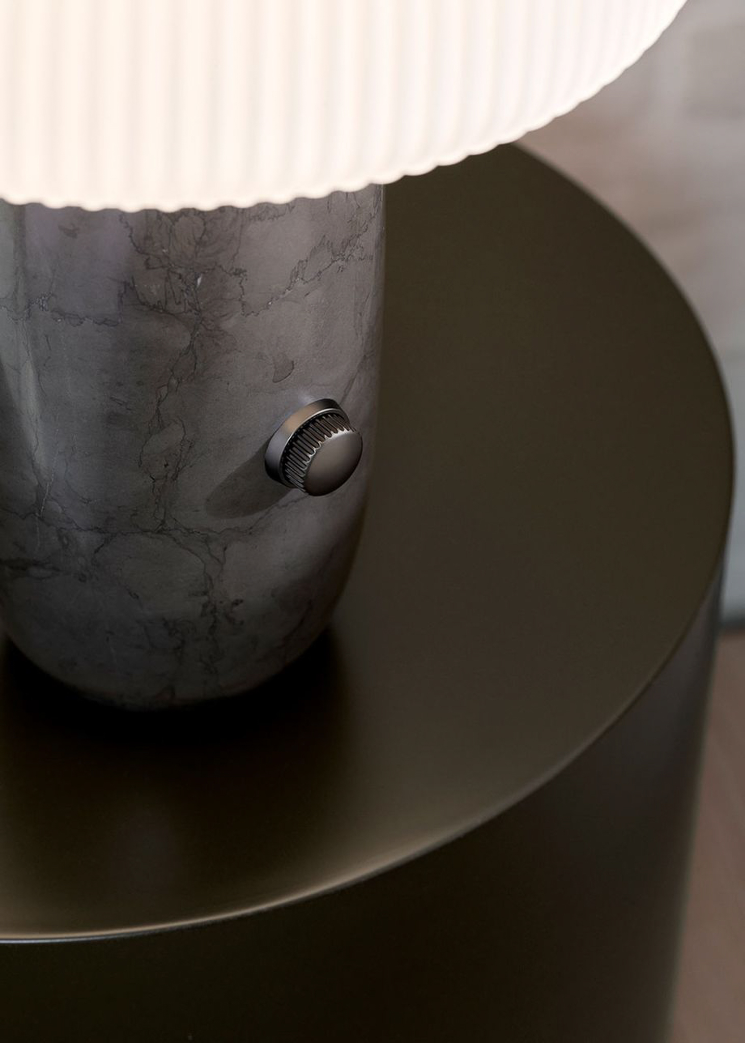 VIPP 592 // SCULPTURE TABLE LAMP | GREY