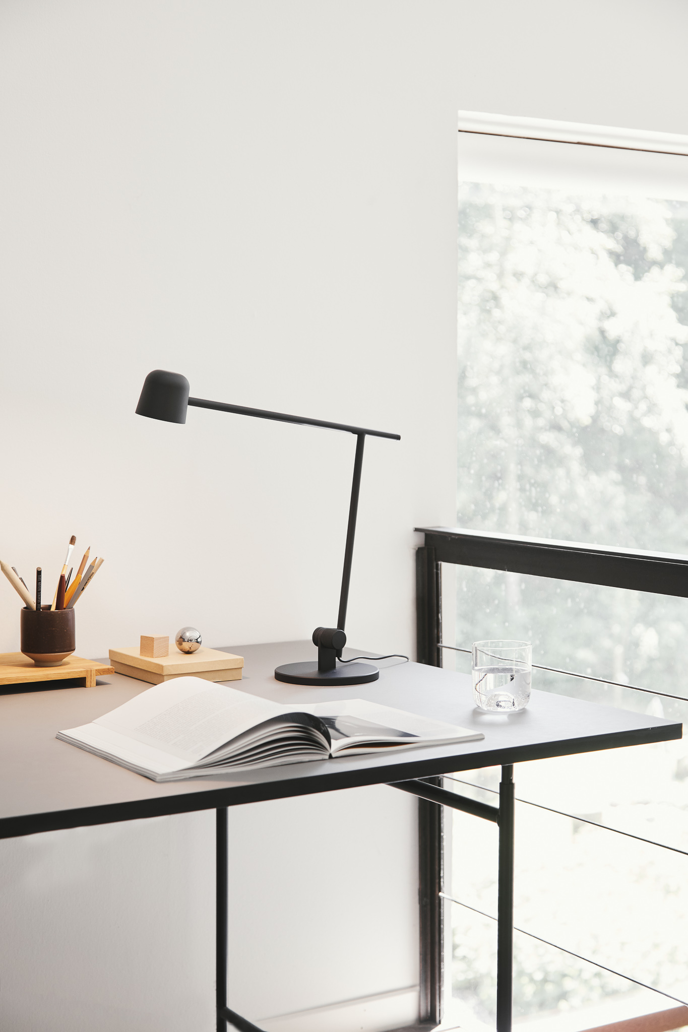 FRANDSEN // SATELLITE TABLE LAMP EU - MATT BLACK