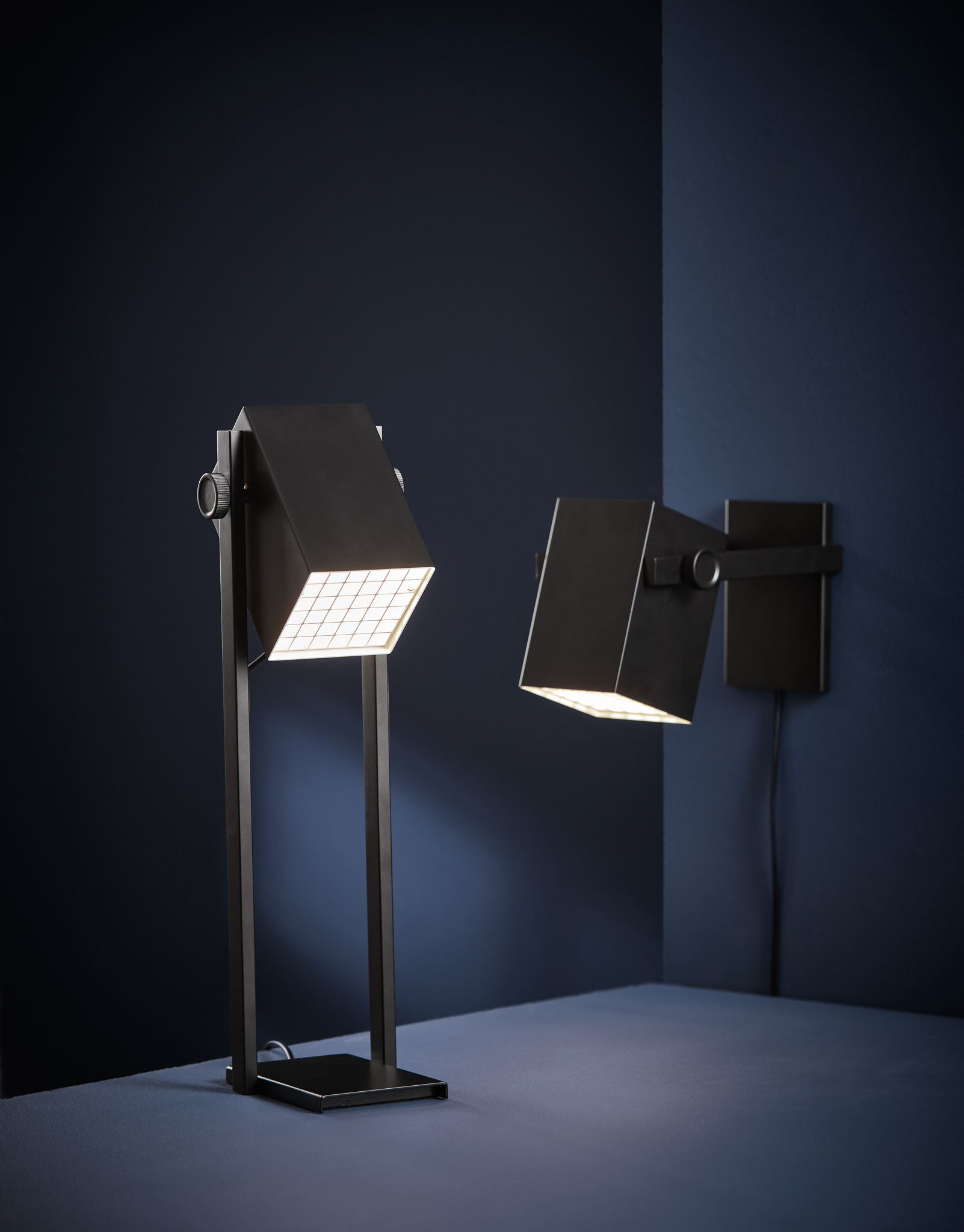 FRANDSEN // BF QUADRO TABLE LAMP EU - TISCHLEUCHTE | MATT BLACK