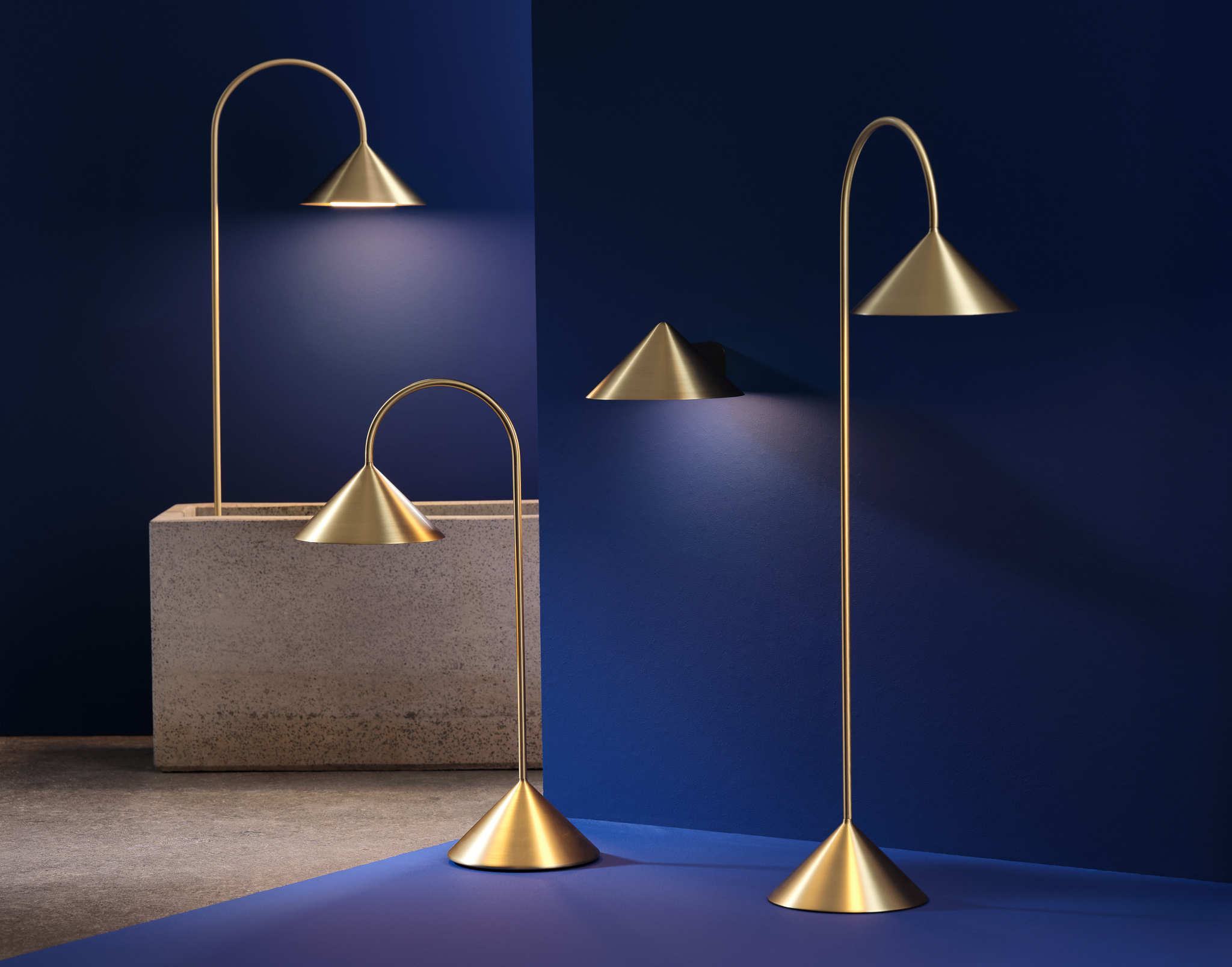 FRANDSEN // GRASP WALL - WANDLEUCHTE | SOLID BRASS