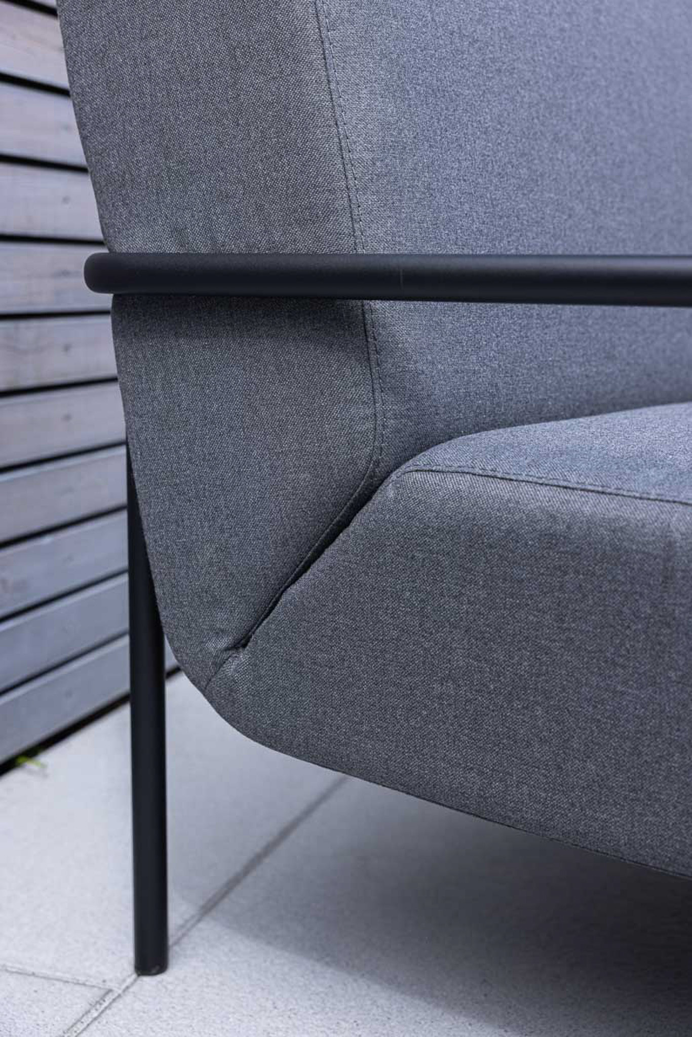 METALLBUDE // SOLEA - OUTDOOR LOUNGE CHAIR | BLACK - ANTHRACITE CUSHION
